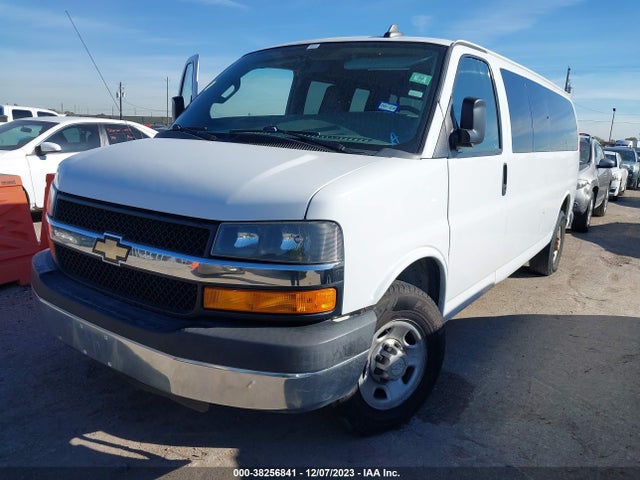 Chevrolet Express Passenger Ls 2016 1GAZGNFF0G1251027 Image 2