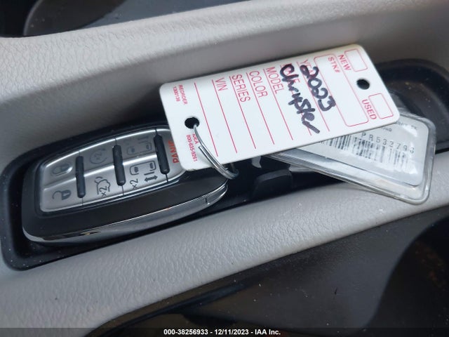 2C4RC1CG9PR533798 Chrysler Voyager Lx