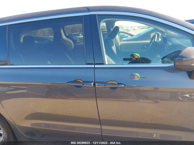 2C4RC1CG9PR533798 Chrysler Voyager Lx