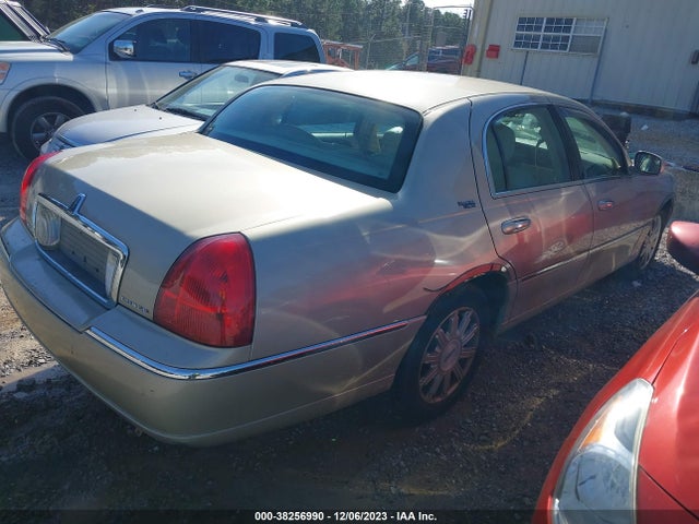 2008 LINCOLN TOWN CAR SIGNATURE LIMITED VIN: 2LNHM82V78X648510
