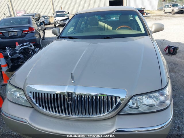 2008 LINCOLN TOWN CAR SIGNATURE LIMITED VIN: 2LNHM82V78X648510