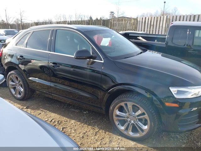WA1HCCFS9HR017773 Audi Q3 2.0t Premium