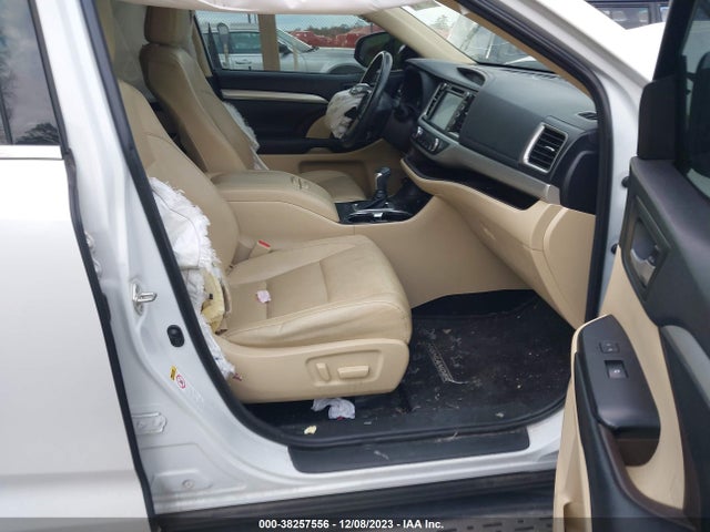 2018 TOYOTA HIGHLANDER XLE VIN: 5TDKZRFH0JS538745