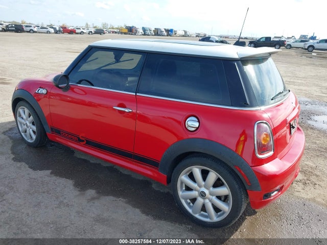 2007 MINI COOPER S WMWMF73587TL91923 Photo 2
