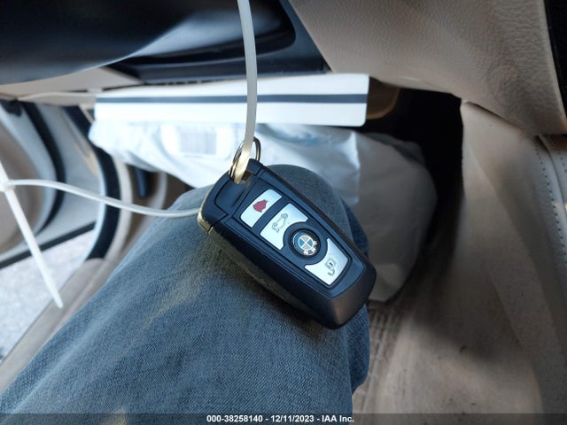 BMW 528i Xdrive 2014 WBA5A7C50ED615325 Image 11