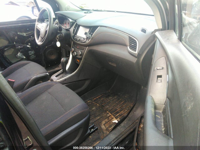 Chevrolet TRAX LS 2017 3GNCJNSBXHL220354 Image 5