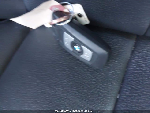 BMW 320i Xdrive 2014 WBA3C3G54ENS68399 Image 11