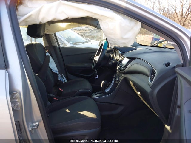 Chevrolet TRAX LS 2017 3GNCJKSB6HL216851 Image 5