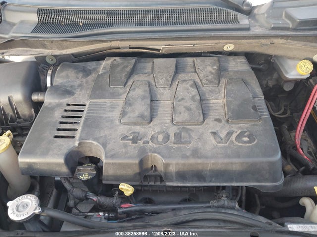 2010 VOLKSWAGEN ROUTAN SEL VIN: 2V4RW5DX9AR325088