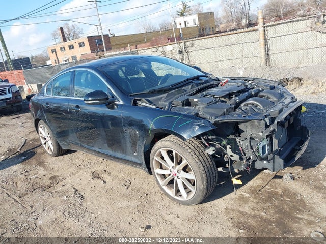 2015 JAGUAR XF SAJWJ0FF3F8U88553 Photo 0