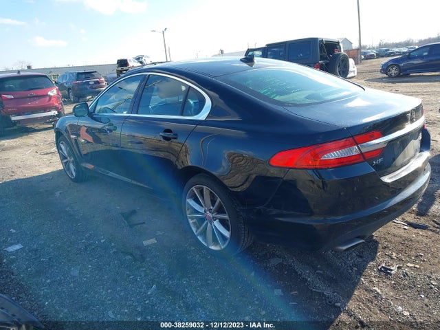 2015 JAGUAR XF SAJWJ0FF3F8U88553 Photo 2