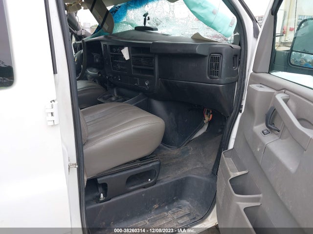 Chevrolet Express 2500 Work Van 2017 1GCWGAFF2H1105846 Image 5