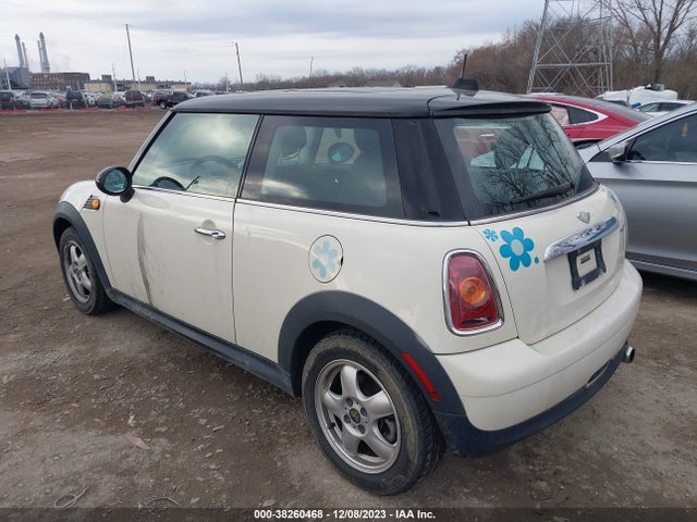 2007 MINI COOPER WMWMF33527TT52978 Photo 2