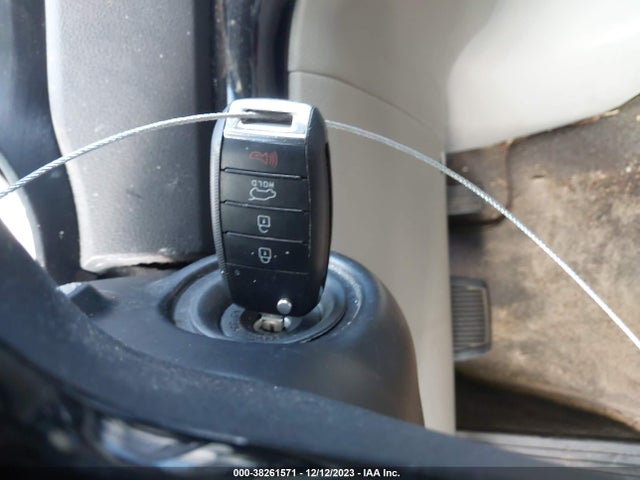KIA SEDONA LX 2016 KNDMB5C15G6183979 Image 11