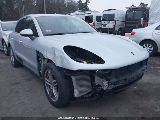 2015 PORSCHE MACAN WP1AB2A51FLB63590 Photo 0
