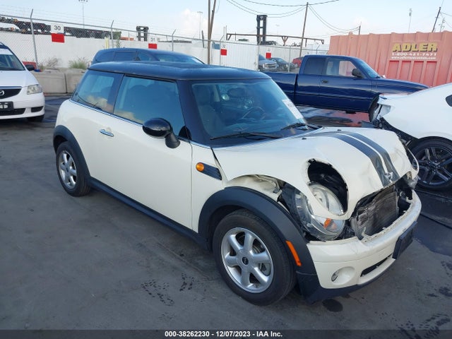 2009 MINI COOPER WMWMF33519TU75111 Photo 0
