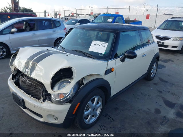 2009 MINI COOPER WMWMF33519TU75111 Photo 1