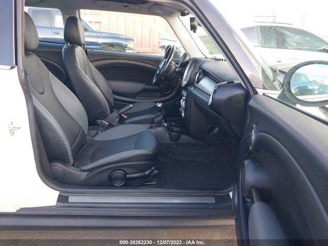 2009 MINI COOPER WMWMF33519TU75111 Photo 4