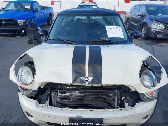 2009 MINI COOPER WMWMF33519TU75111 Photo 5