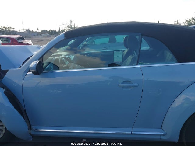 3VW517AT7FM819076 Volkswagen Beetle 1.8t