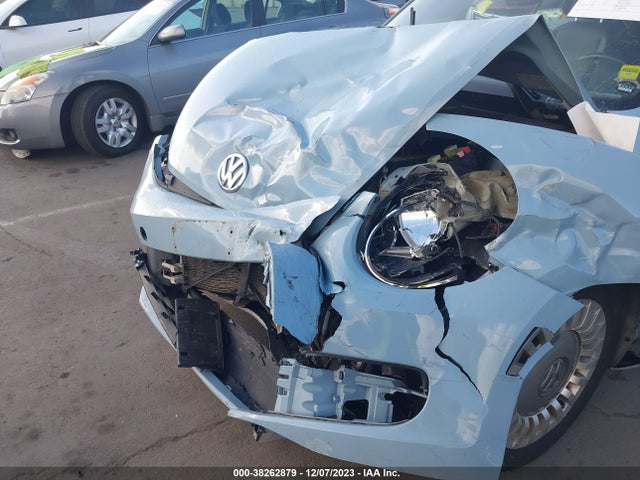 3VW517AT7FM819076 Volkswagen Beetle 1.8t