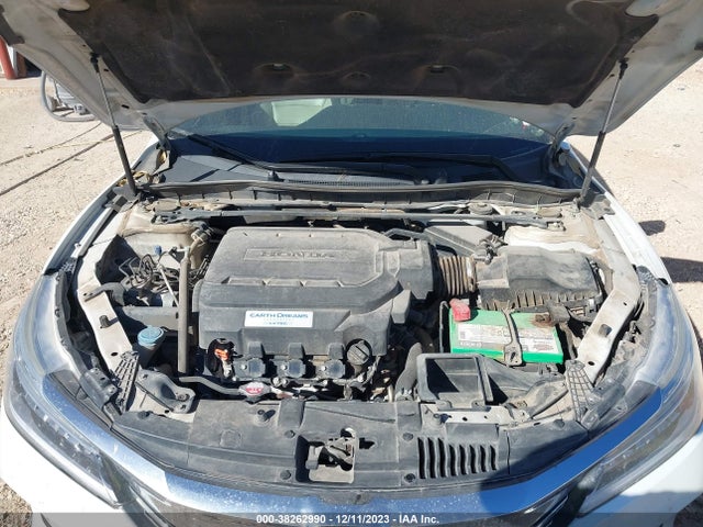 Honda Accord Touring 2016 1HGCR3F96GA006952 Image 10