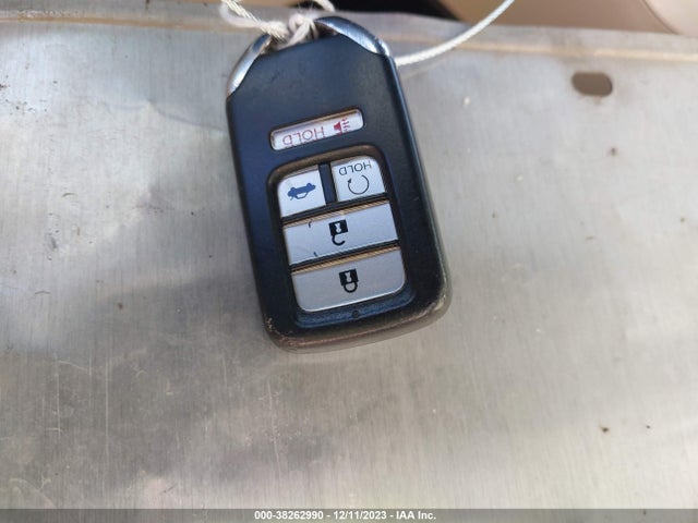 Honda Accord Touring 2016 1HGCR3F96GA006952 Image 11