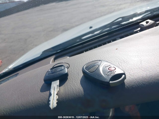 2001 NISSAN PATHFINDER SE VIN: JN8DR09Y11W598568