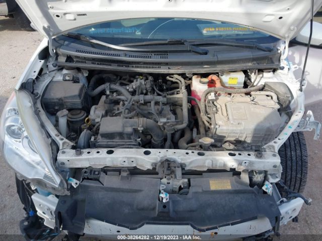 JTDKDTB35E1575105 Toyota Prius C One