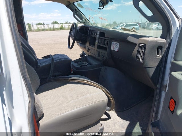 Chevrolet Express 2500 Work Van 2019 1GCWGAF17K1373268 Image 5