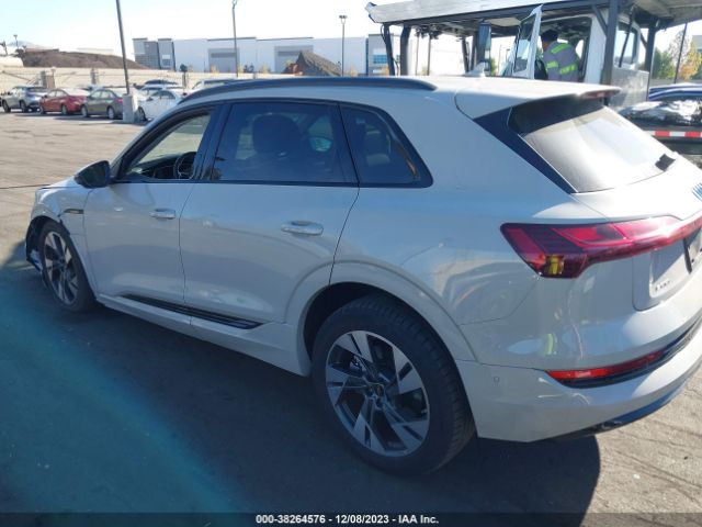WA1AAAGE7NB019630 Audi E-tron Premium Quattro