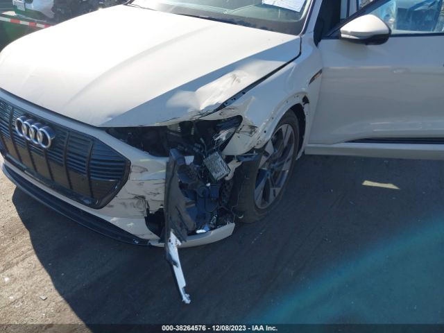 WA1AAAGE7NB019630 Audi E-tron Premium Quattro