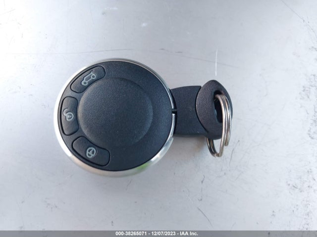 2011 MINI COOPER WMWSU3C57BT251103 Photo 10