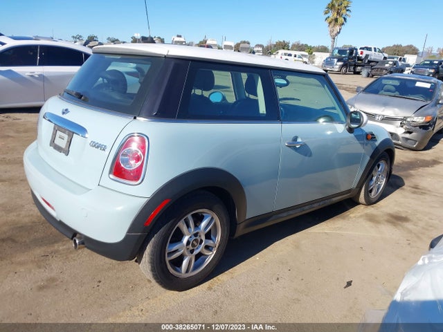 2011 MINI COOPER WMWSU3C57BT251103 Photo 3