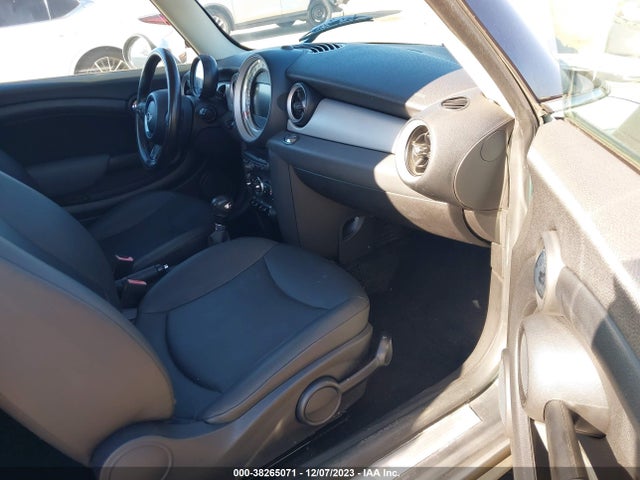2011 MINI COOPER WMWSU3C57BT251103 Photo 4