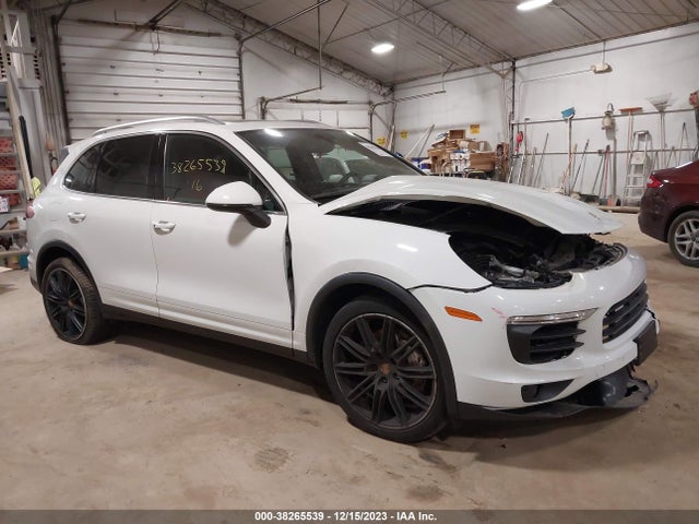 2016 PORSCHE CAYENNE WP1AB2A23GLA92738 Photo 0