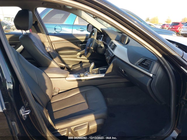 BMW 320i 2016 WBA8A9C55GK619362 Image 5