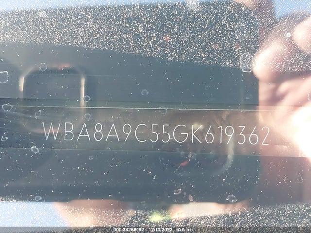 BMW 320i 2016 WBA8A9C55GK619362 Image 9