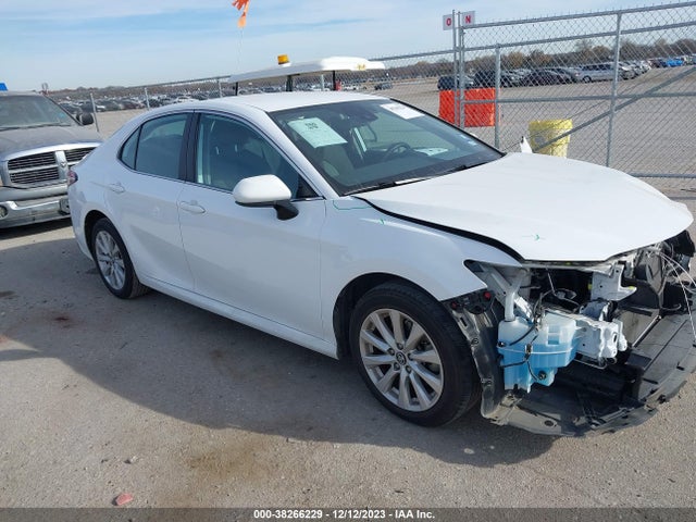 Toyota CAMRY LE 2019 4T1B11HKXKU818599 main image
