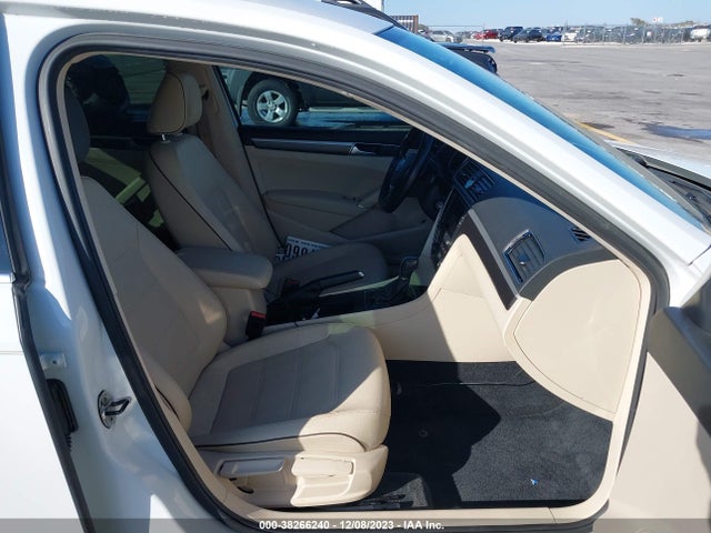 1VWAS7A34GC057758 Volkswagen Passat 1.8t R-line