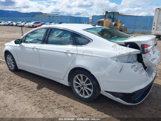 3FA6P0HD7HR132817 Ford FUSION SE