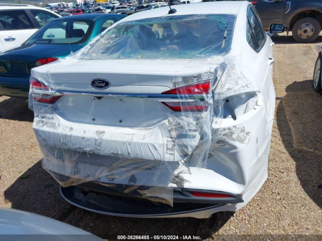 3FA6P0HD7HR132817 Ford FUSION SE