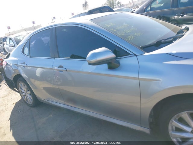 4T1B11HK5JU079561 Toyota CAMRY LE