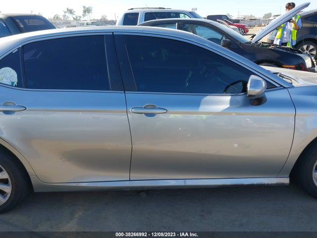 4T1B11HK5JU079561 Toyota CAMRY LE