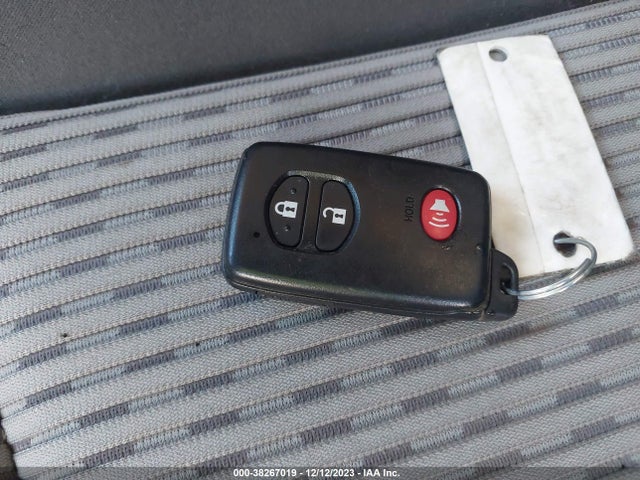 Toyota Prius V Three 2015 JTDZN3EU7FJ022344 Image 11