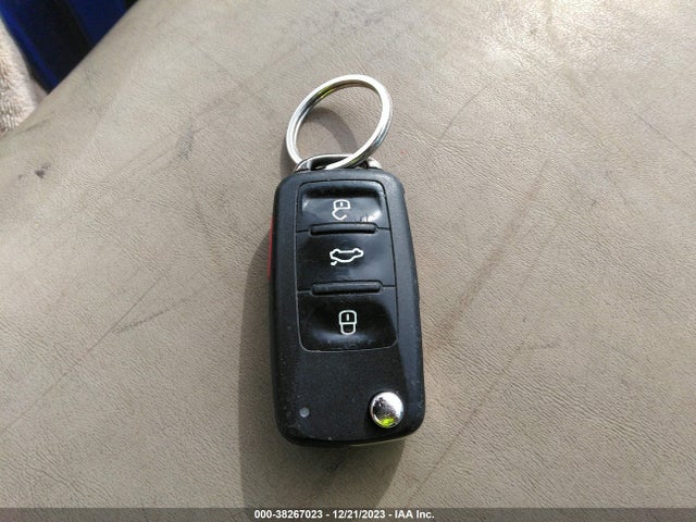 2017 VOLKSWAGEN BEETLE 1.8T S VIN: 3VWF17AT4HM602690