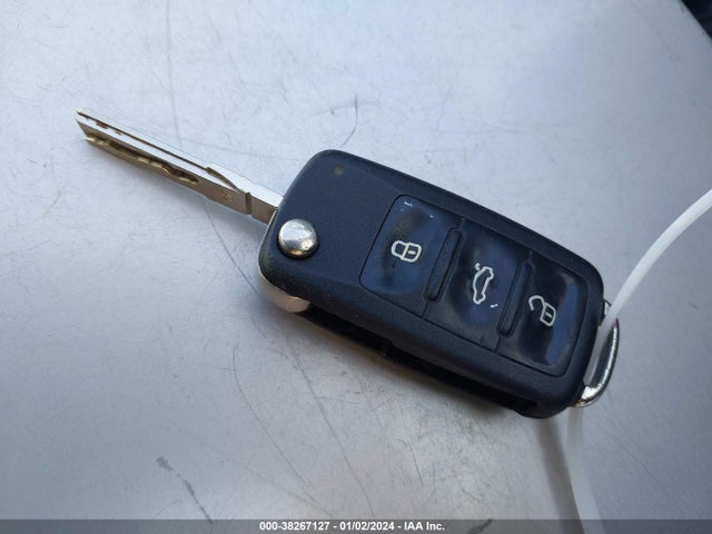 2012 VOLKSWAGEN JETTA 2.5L SE VIN: 3VWDP7AJ2CM304829