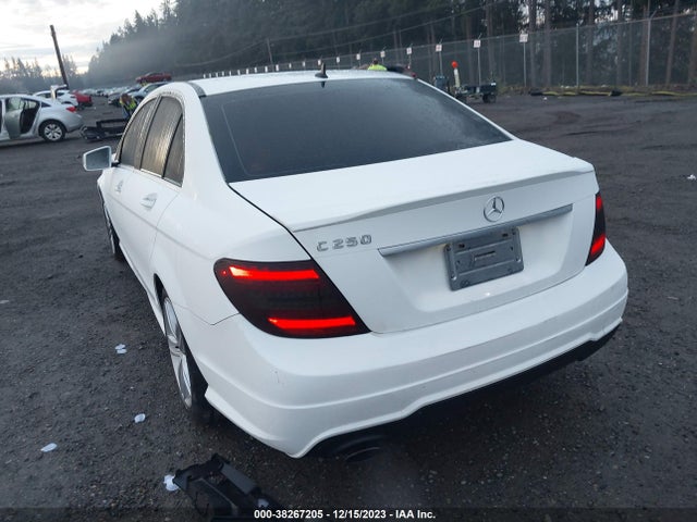 2013 MERCEDES-BENZ C 250 LUXURY/SPORT VIN: WDDGF4HB6DR297728
