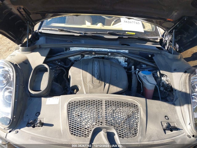 2017 PORSCHE MACAN WP1AA2A59HLB00629 Photo 9