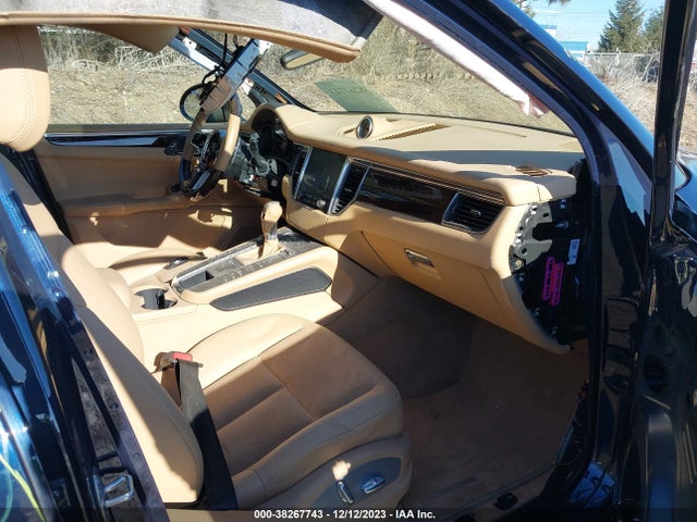 2017 PORSCHE MACAN WP1AA2A59HLB00629 Photo 4